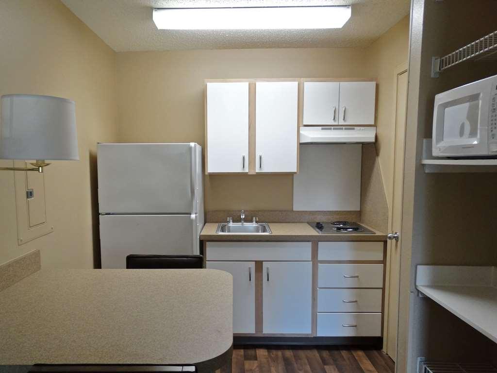 Extended Stay America Select Suites - Raleigh - Research Triangle Park - Hwy 55 Durham Room photo