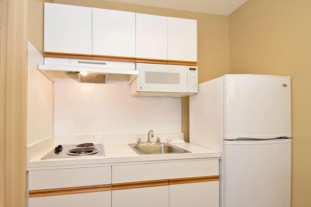 Extended Stay America Select Suites - Raleigh - Research Triangle Park - Hwy 55 Durham Room photo